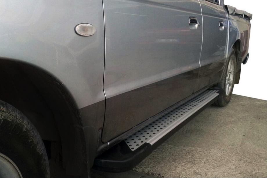 Mazda BT-50 2007-2012 Side Steps X5-Type (2 pcs, Aluminum) Image