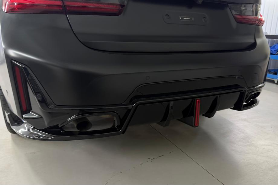 BMW 3 Series G20/G21 2018- Rear Diffuser B-Style LED for M-Sport 2023+, ABS Image