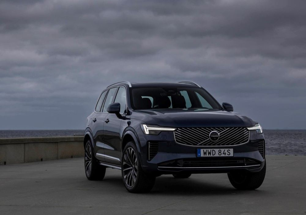 Volvo XC90 II (2024): Luxurious Family SUV with Hybrid Technology