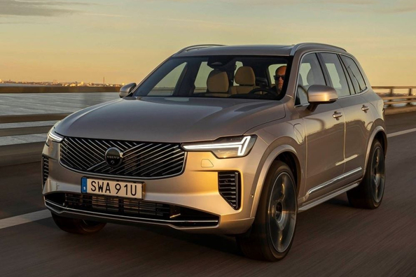 Volvo XC90 II (2024): Luxury Family SUV with Hybrid Technology Photo 3
