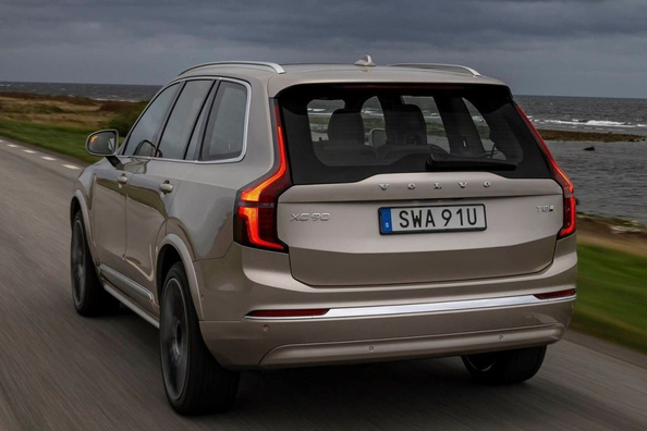 Volvo XC90 II (2024): Luxury Family SUV with Hybrid Technology Photo 4
