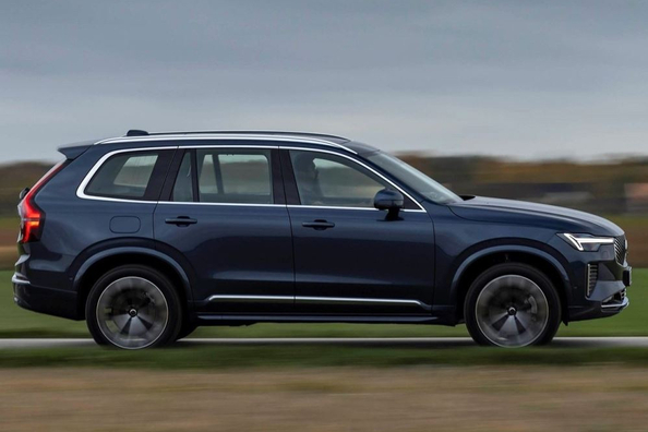 Volvo XC90 II (2024): Luxury Family SUV with Hybrid Technology Photo 2