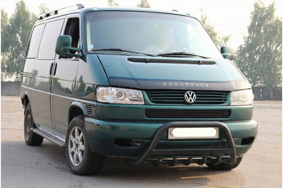 Volkswagen T4 Caravelle/Multivan 1990–2003 Bull Bar WT004 Black (Stainless Steel) Image