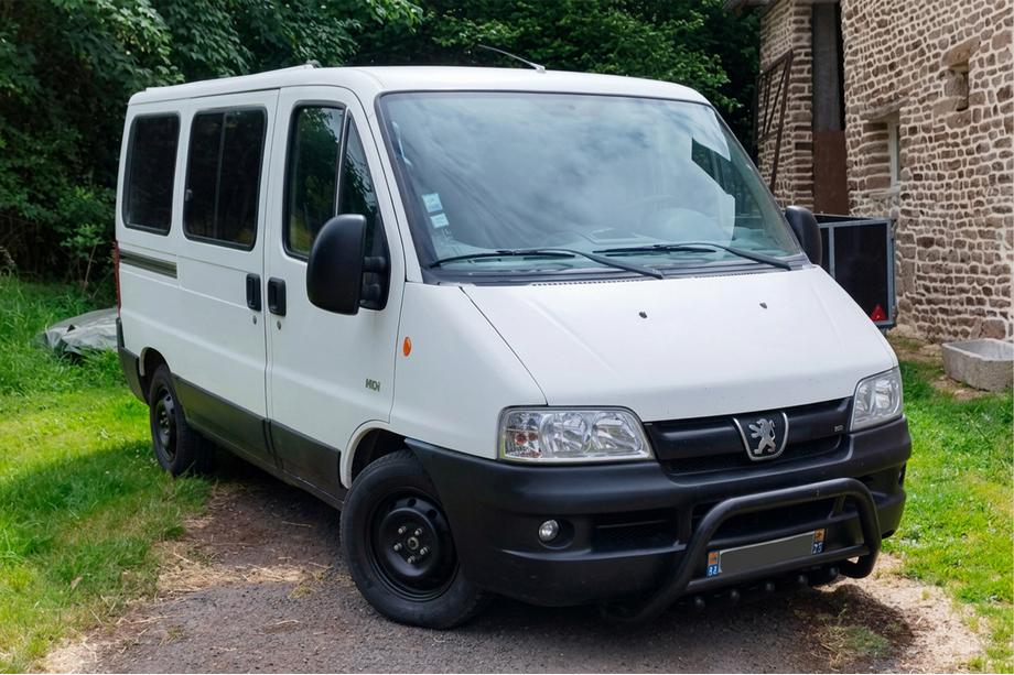 Peugeot Boxer 1994-2006 Bull Bar WT003 Black (Stainless Steel) Image