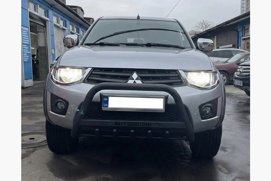 Mitsubishi L200 2006-2015 Bull Bar WT004 Black (Stainless Steel) Image