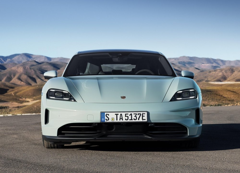 Porsche Taycan Turbo 2024 (Y1A) Review: Electric Sedan with Outstanding Performance