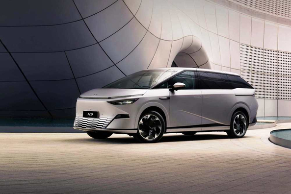 XPeng X9 Review: Futuristic Electric MPV for Family Trips