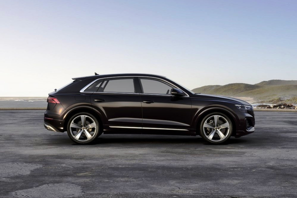 Audi Q8 60 e Plug-in Hybrid Review: Luxury SUV with Hybrid Efficiency Photo 2