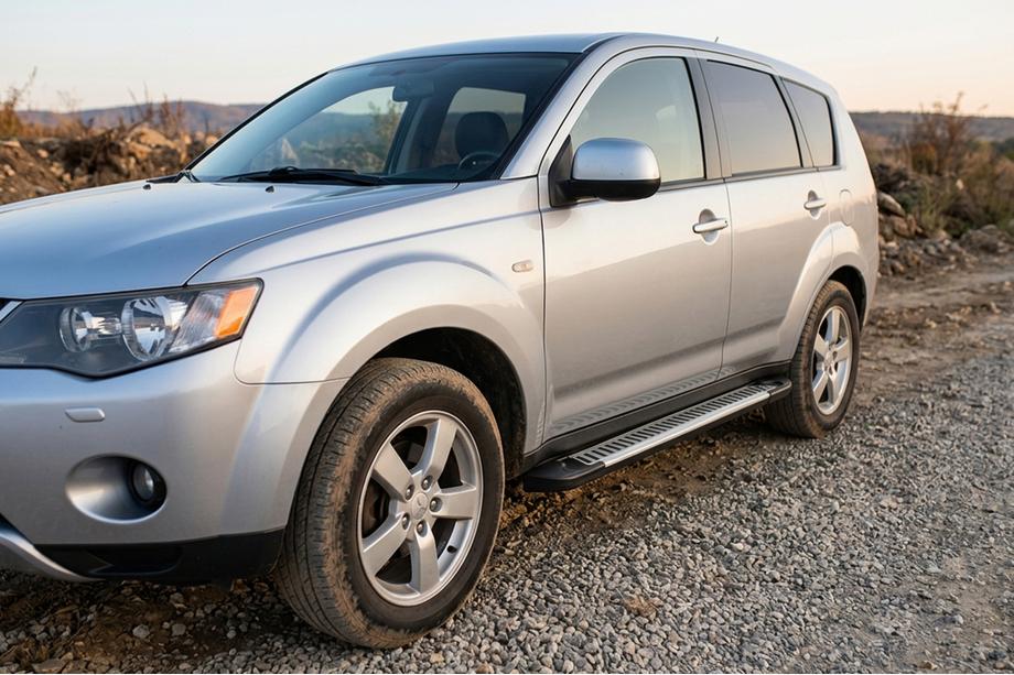 Mitsubishi Outlander 2006-2012 Side Steps Line (2 pcs, Aluminum) Image