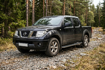 Nissan Navara 2006-2015 Side Steps Maydos V1 (2 pcs, Aluminum & Stainless Steel) photo 1
