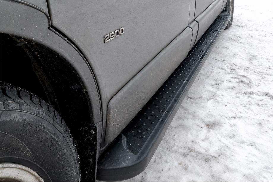 Nissan Primastar 2002-2014 Side Steps Allmond Black (2 pcs, Aluminum) Image