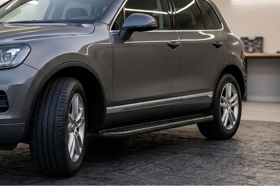 Porsche Cayenne 2003–2010 Side Steps Bosphorus Black (2 pcs, Aluminum) Image
