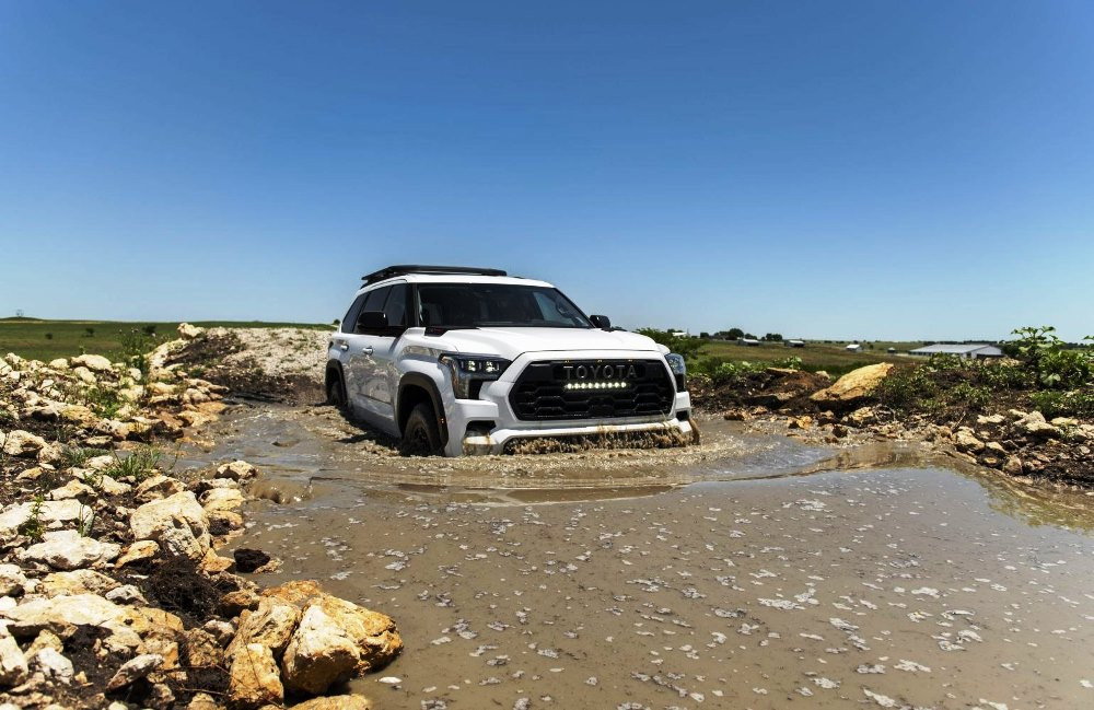 Toyota Sequoia III (XK80) Review: Specs, Trims, Photos