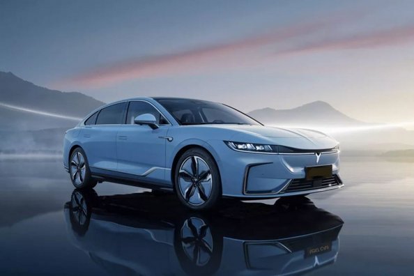 Review of the Voyah Chasing Light Electric Sedan