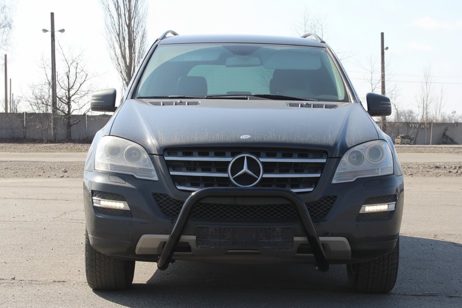 Mercedes ML W164 2005-2011 Front Guard WT006 Black (Stainless Steel) Image