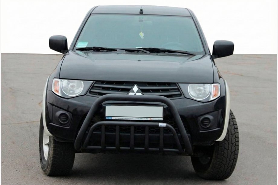 Mitsubishi L200 2006-2015 Black Bull Bar (Stainless Steel) Image