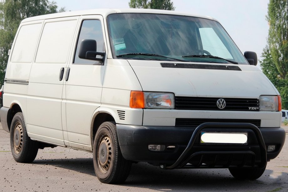 Volkswagen T4 Caravelle/Multivan 1990–2003 Bull Bar WT002 Black (Stainless Steel) Image