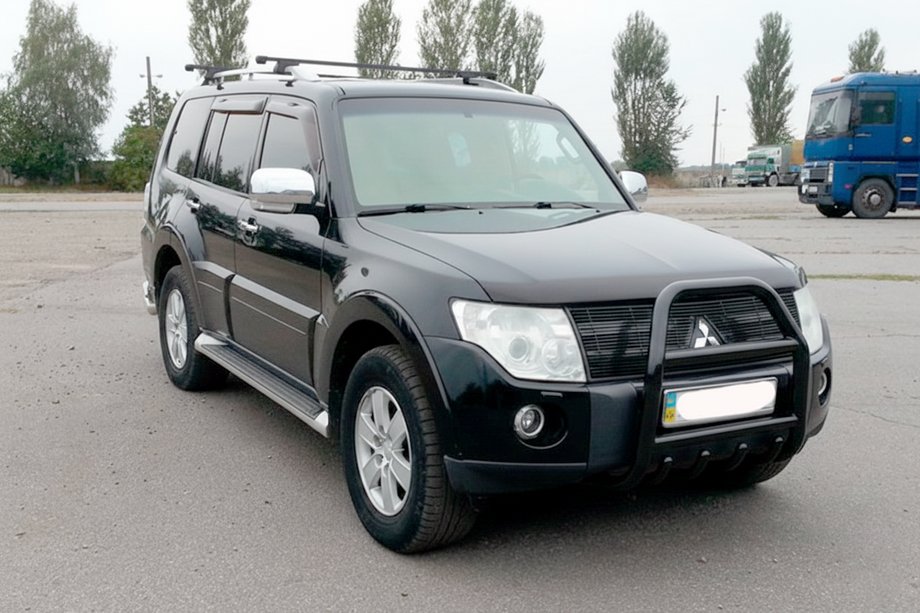 Mitsubishi Pajero Wagon IV 2006-2021 Bull Bar QT011 Black (Stainless Steel) Image