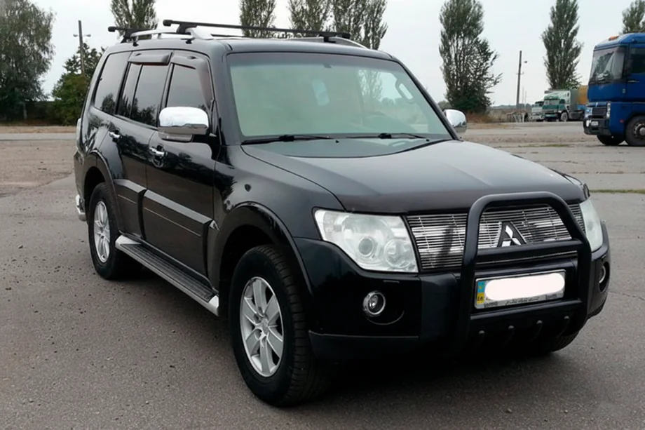Mitsubishi Pajero Wagon III 1999-2006 Bull Bar QT007 Black (Stainless Steel) Image