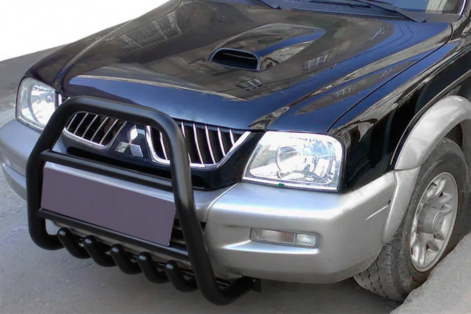 Mitsubishi L200 1996-2006 Bull Bar QT007 Black (Stainless Steel) Image