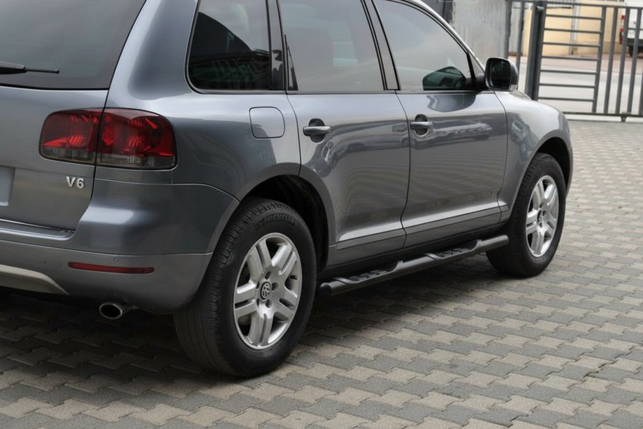Volkswagen Touareg 2002–2010 Side Bars Black (2 pcs, stainless steel) Image