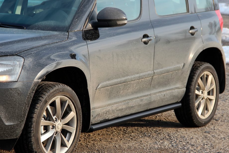Skoda Yeti 2009-2017 Side Bars Black (2 pcs, stainless steel) Image
