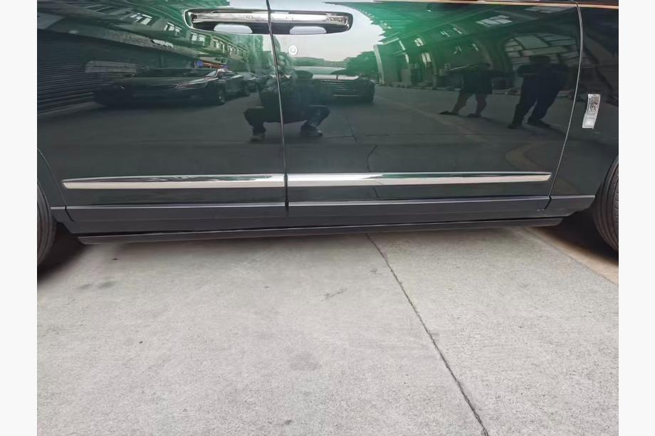 Rolls-Royce Cullinan 2018- OEM Side Steps (2 pcs) Image