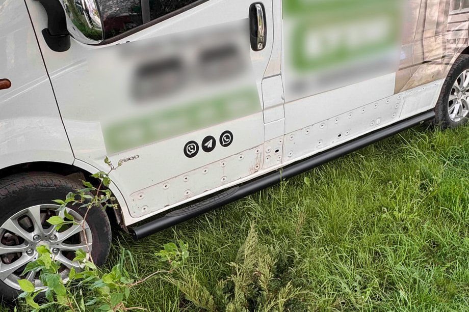Renault Trafic 2001–2015 Side Bars BB002 Black (2 pcs, Stainless Steel) 70 mm, short wheelbase Photo 6