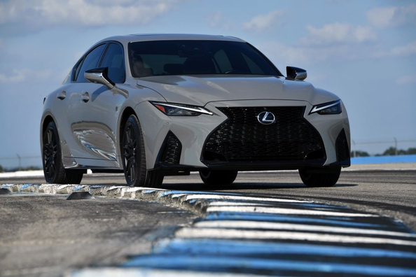 Lexus IS 500: powerful sports sedan with a naturally aspirated V8