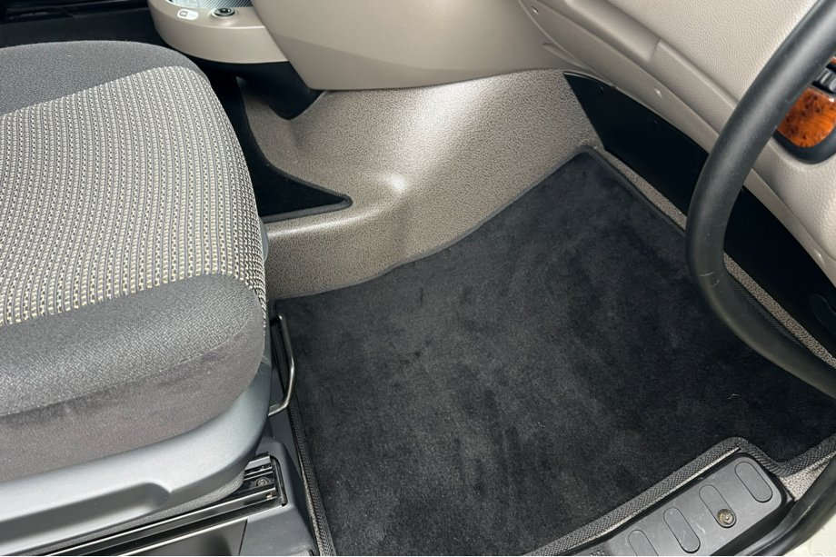 DAF XF105 2005-2013 Textile Floor Mats Classic (Black) Image