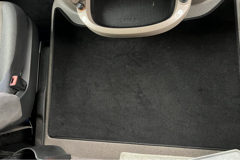 DAF XF105 2005-2013 Textile Floor Mats Premium (Black) Photo 2
