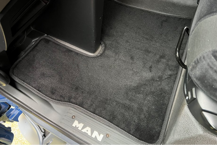 MAN TGX 2020- Textile Floor Mats Premium (Black) Image