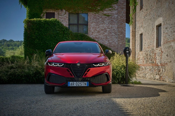 Alfa Romeo Tonale 2025 Review: Italian Style in a Compact SUV