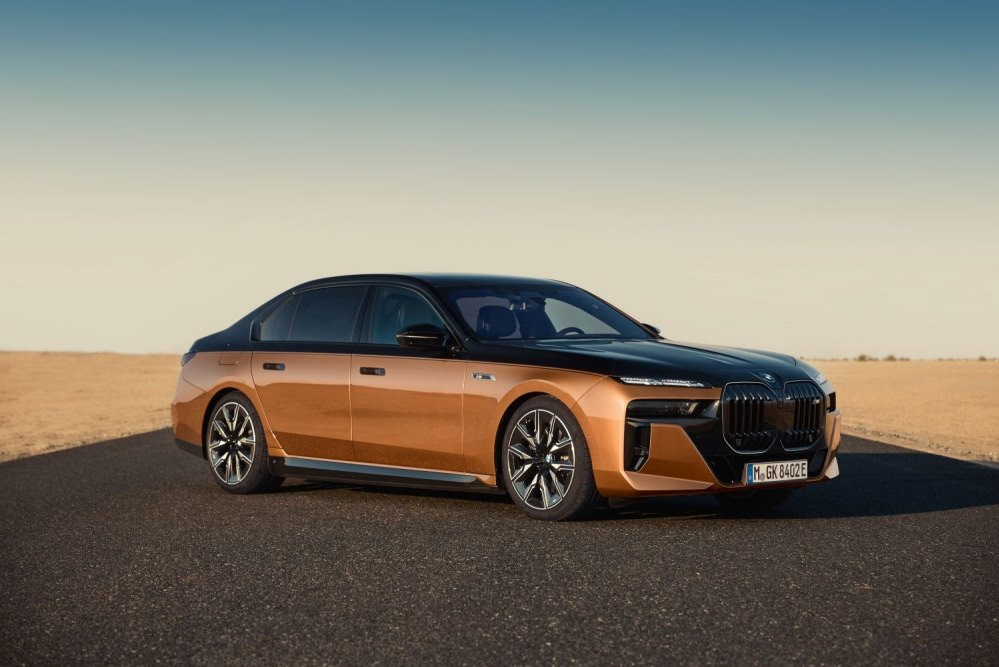 BMW i7 M70 (G70) Review: Electric Flagship with M Character