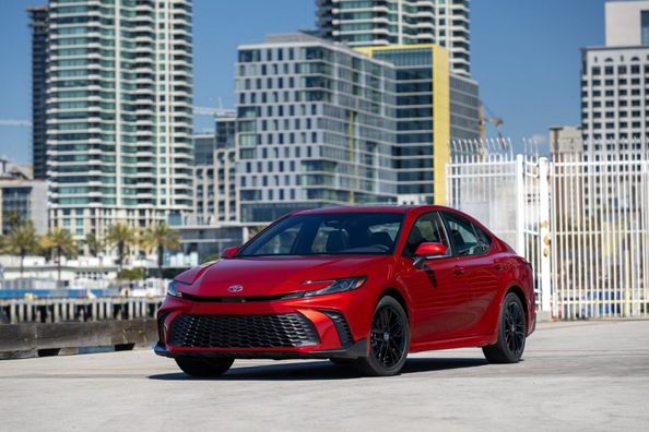 Toyota Camry (XV80) Review: Reliable Next‑Generation Hybrid Sedan Photo 4