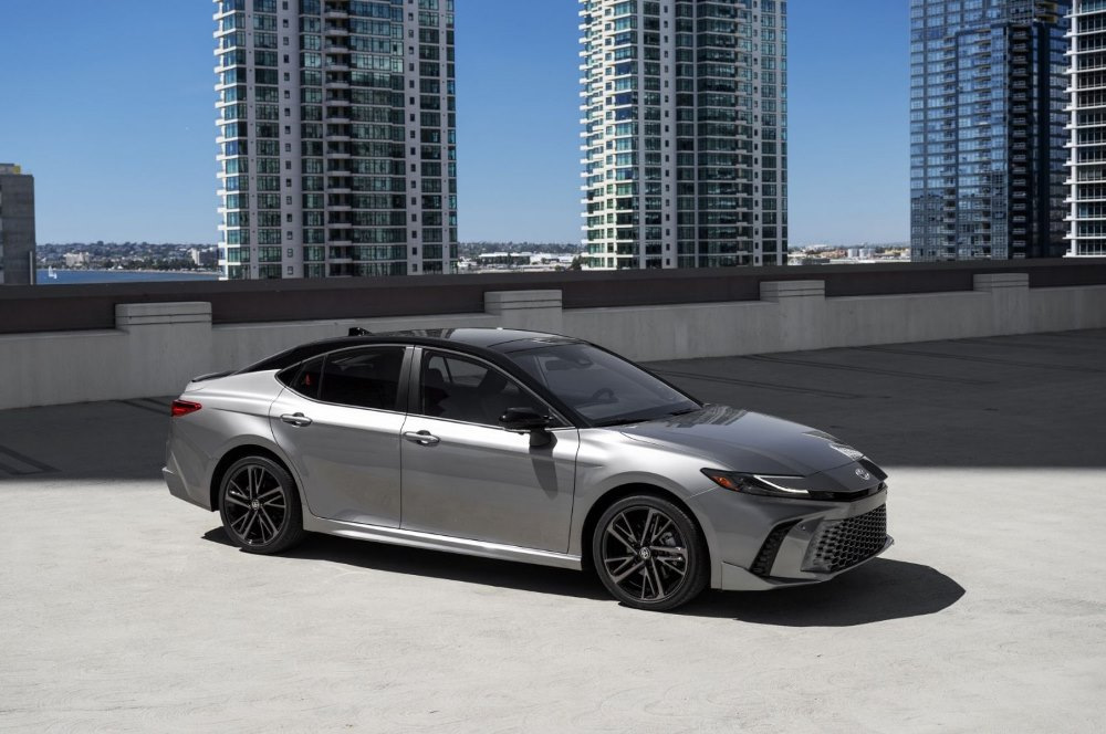 Toyota Camry (XV80) Review: Reliable Next‑Generation Hybrid Sedan