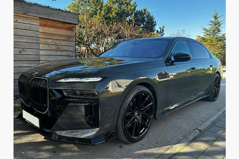 BMW 7 Series G70/G71 2022- Front Bumper Lip (for M760, M-Sport and i7 M70) Image
