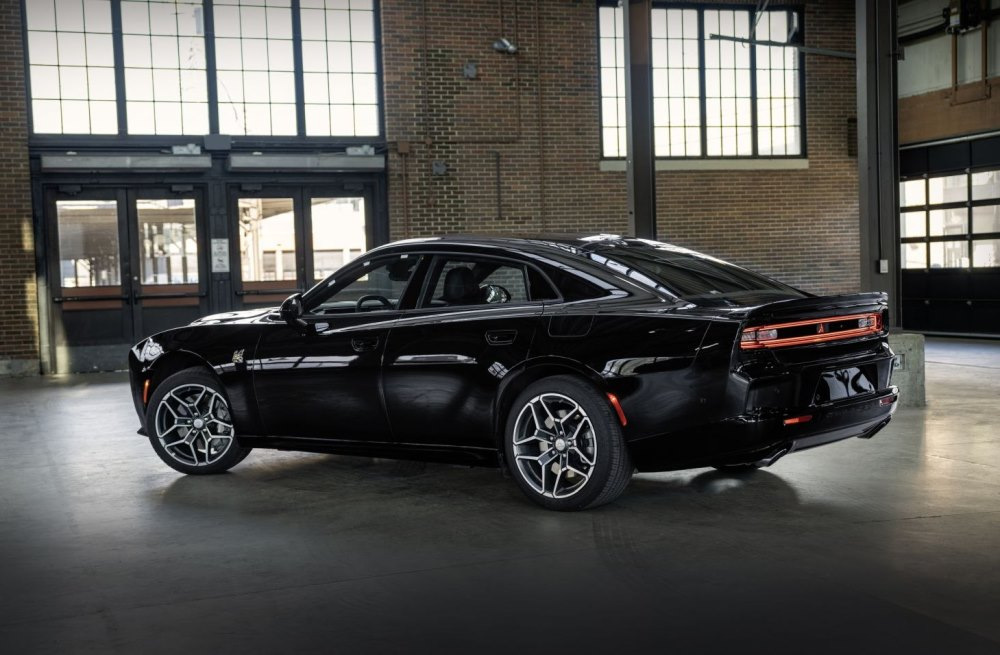 Four-Door Dodge Charger VIII: Review of the Modern Muscle Car