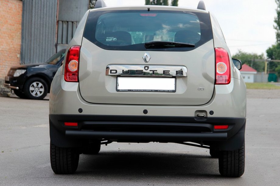 Renault Duster 2008–2017 Rear Straight Roll Bar Black (Stainless Steel) Image