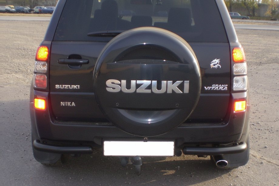 Suzuki Grand Vitara 2005-2017 Rear Guard AK003 Black (Stainless Steel) Image