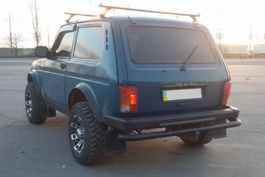 Lada Niva and Urban 1977- Rear Bar AK002 Double Black Image