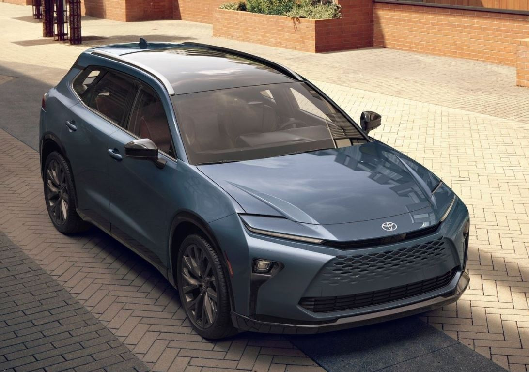 Toyota Crown Signia: Premium Hybrid Crossover