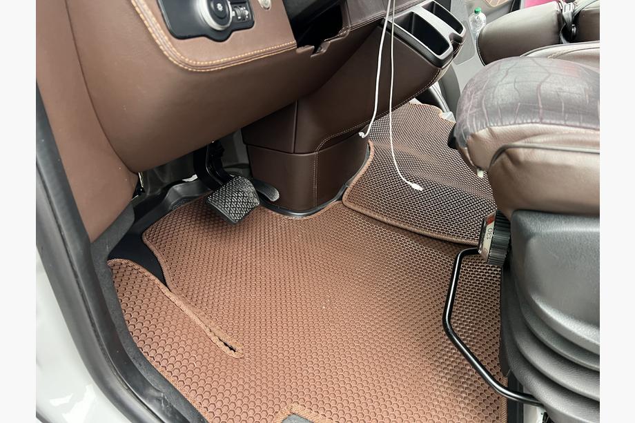 Mercedes Sprinter W907/W910 2018- Rubber Floor Mats Carsuit V2 (Brown) Image