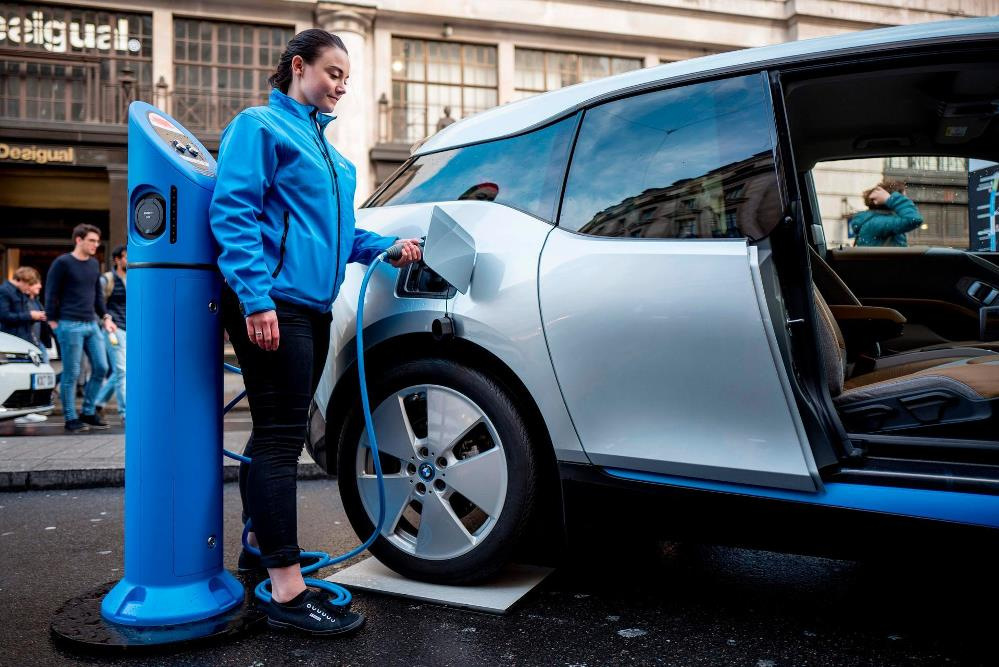 How Do Electric Cars Affect the Human Body? Myths vs. Reality