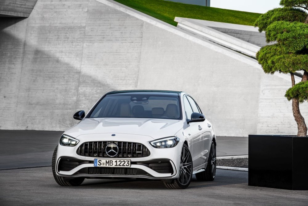 Review of the compact sports sedan Mercedes-Benz C 43 AMG