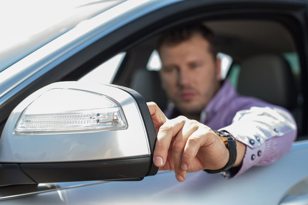 How to adjust car mirrors: step-by-step guide for safety