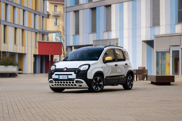 Fiat Pandina Review: Updated City Hatchback with a Mild Hybrid System Photo 1