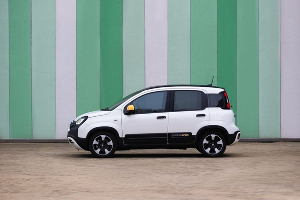 Fiat Pandina Review: Updated City Hatchback with a Mild Hybrid System Photo 3
