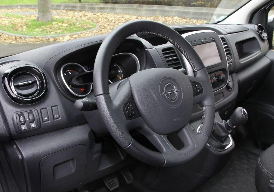 Opel Vivaro: How to remove the steering wheel correctly
