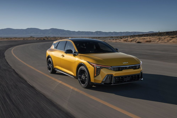 2026 Kia K4 Hatchback Review: a modern compact hatchback with space and technology Photo 2